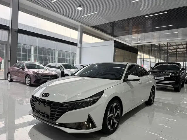 Hyundai Elantra 2022 1.5L CVT LUX Premium Edition