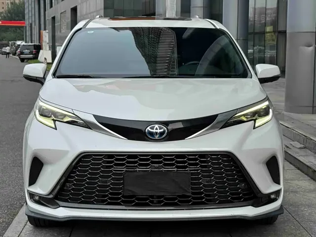 Toyota Granvia 2023 2.5L Hybrid Flagship VIP Edition