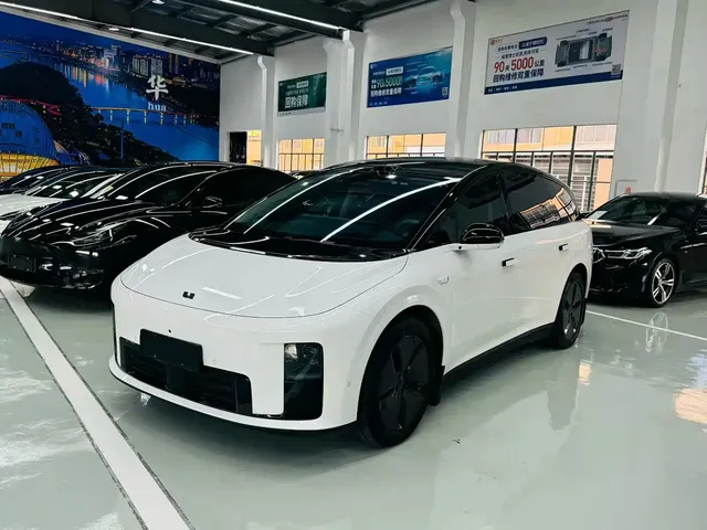 Li Auto Li i8 2025 Standard Edition