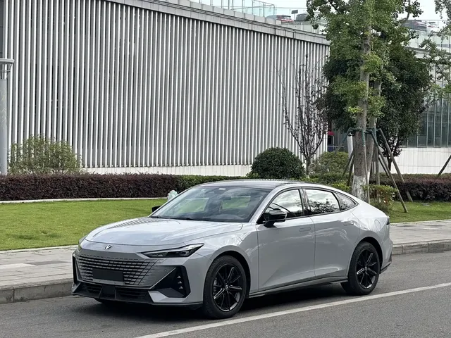 Changan UNI-V 2023 1.5T Luxury Edition