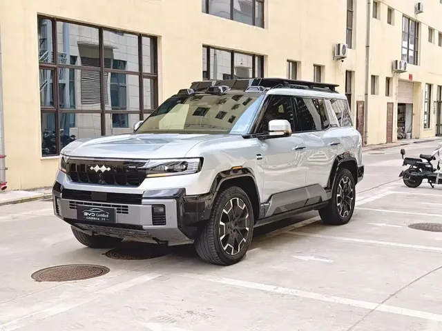 Fang Cheng Bao Leopard 8 2025 Zhiyong Flagship 7-Seater