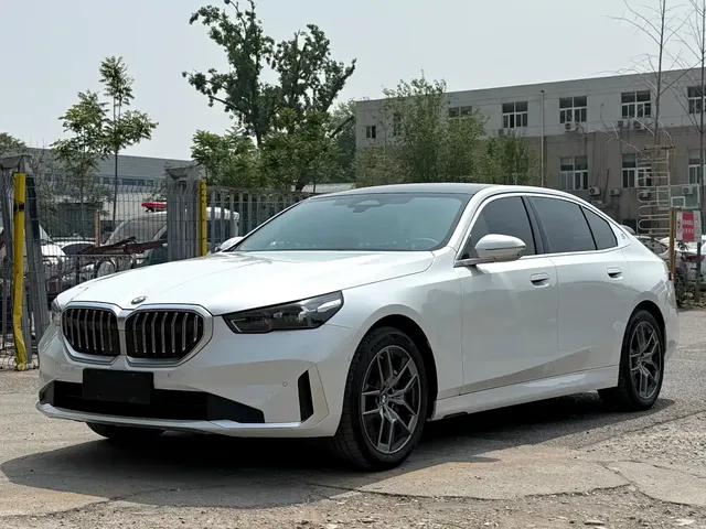 BMW 5 Series 2024 530Li Leading Model Luxury Package