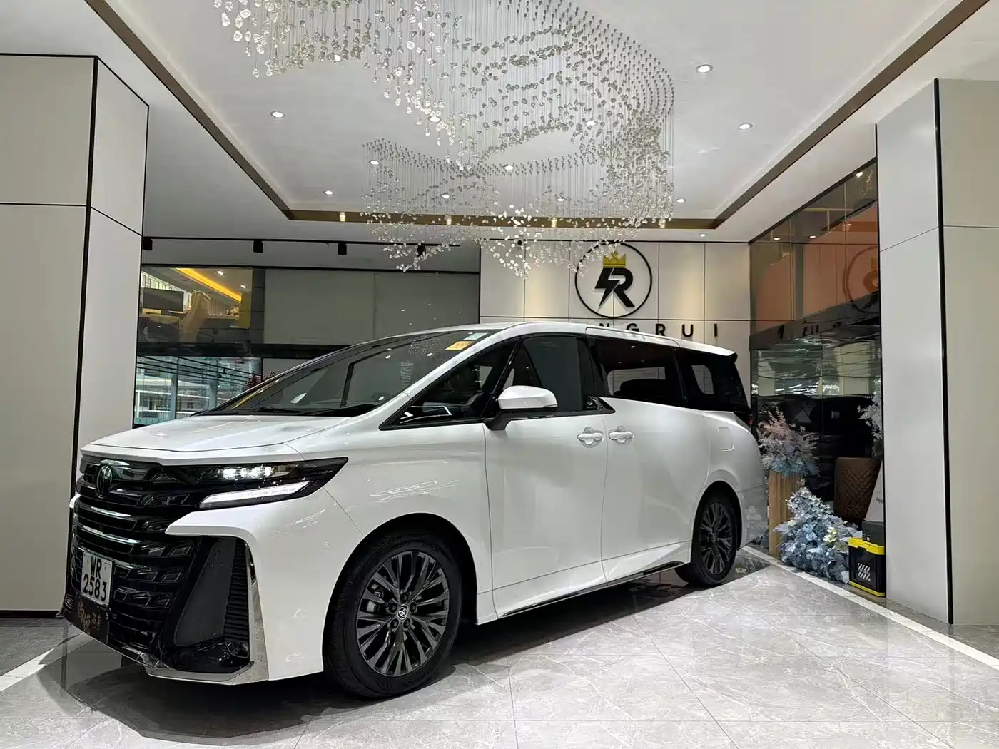 Toyota Vellfire 2025 Crown Hybrid 2.5L Ink Gold Executive Edition