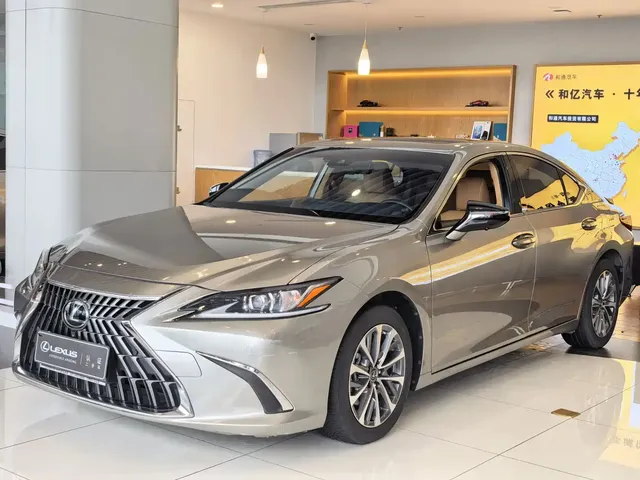 Lexus ES 2022 300h Excellence Edition