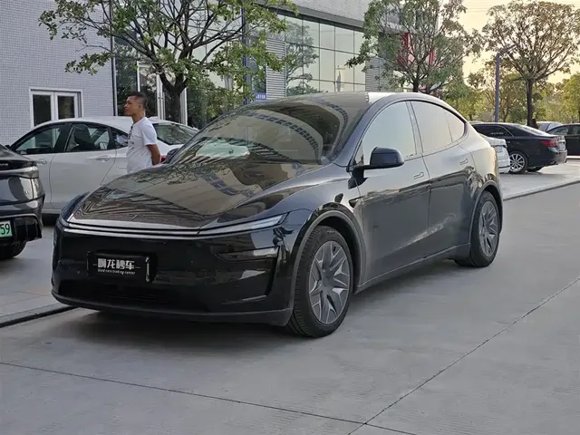 Tesla Model Y L 2025 Facelift Long Range AWD