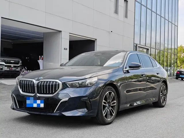 BMW 5 Series 2025 525Li M Sport Package