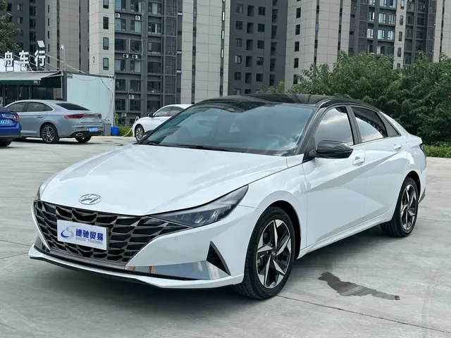 Hyundai Elantra 2022 1.5L CVT LUX Premium Edition