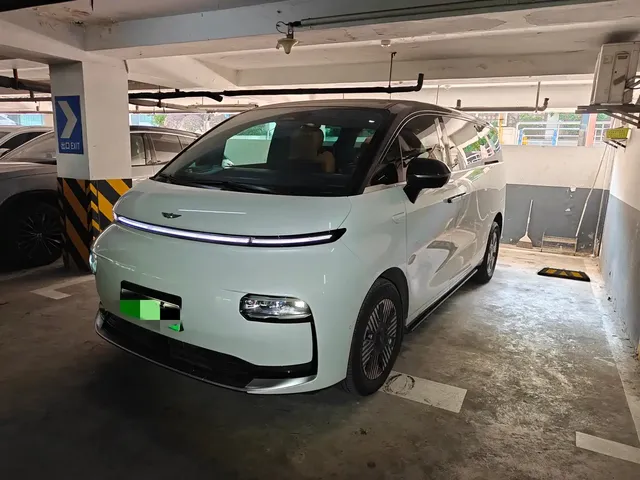 Geely Galaxy Yizhen L380 2024 140kWh 6-Seater AWD Ultra