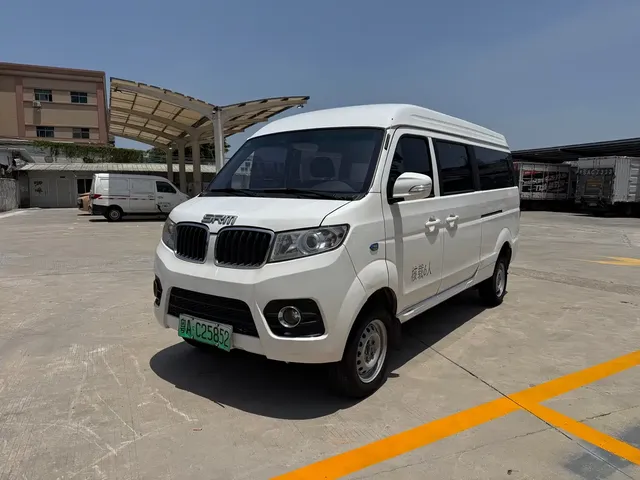 SRM Xinyuan Good Luck 2023 Standard Passenger Van 6-Seater