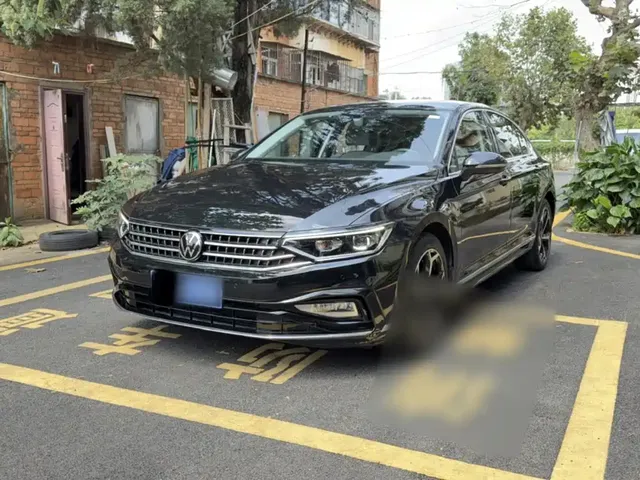 Volkswagen Magotan 2023 2 Million Units Anniversary Edition 330TSI DSG Leading Type