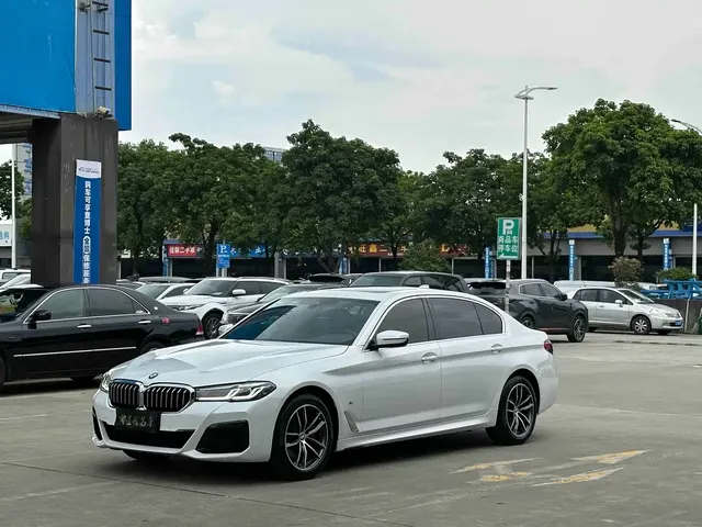 BMW 5 Series 2022 525Li M Sport Package