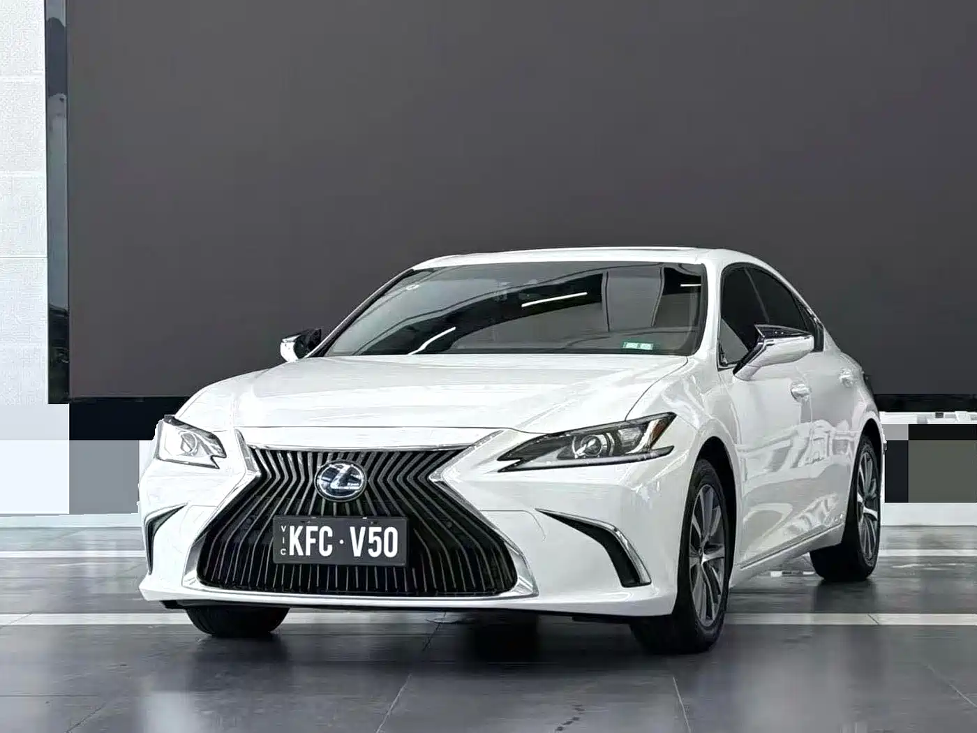 Lexus ES 2020 Model 300h Excellence Edition China V