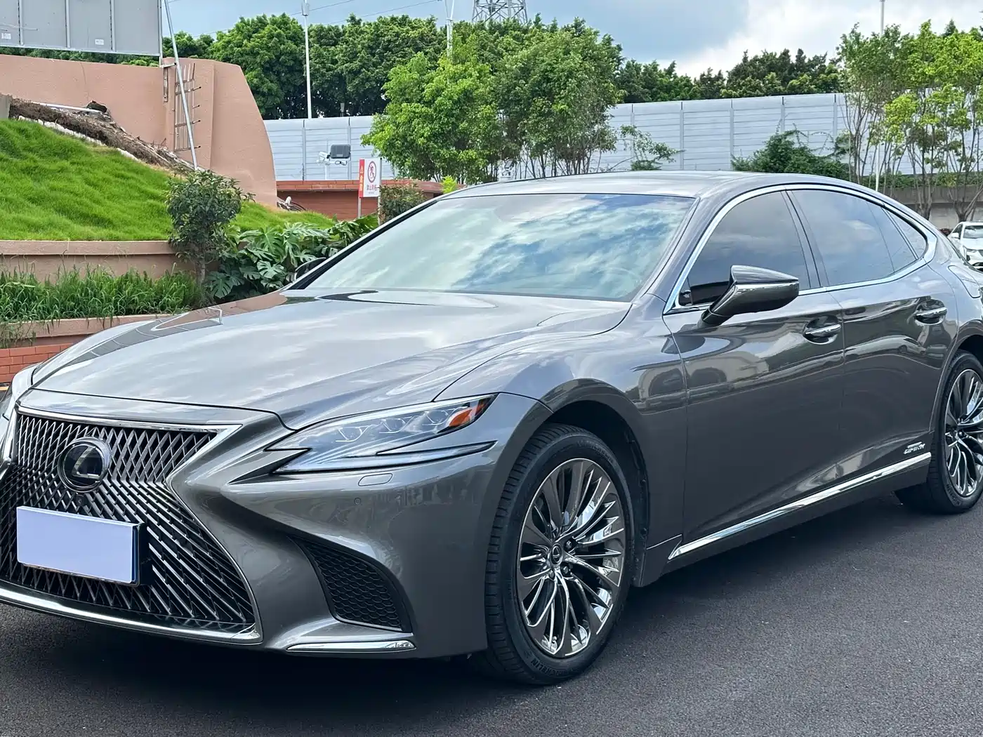 Lexus LS 2020 500h Luxury (China VI)