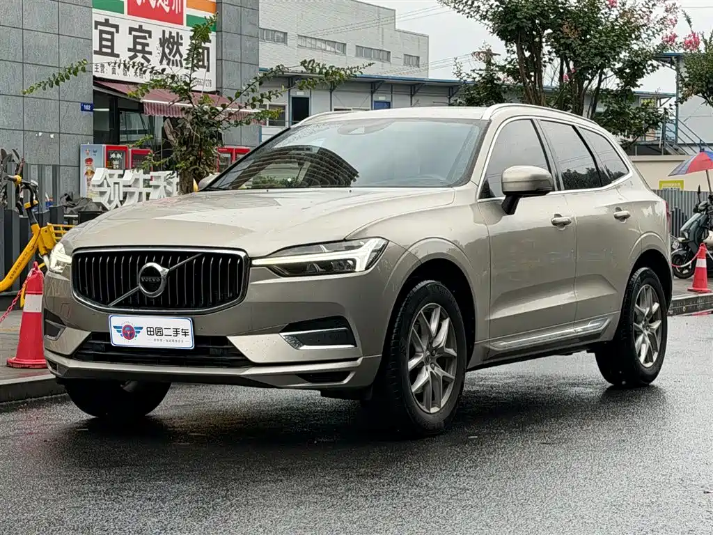 Volvo XC60 2021 T5 AWD Momentum