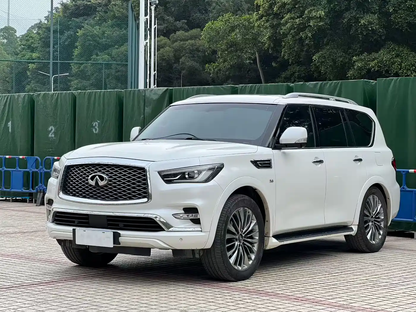 Infiniti QX80 2016 5.6L 4WD