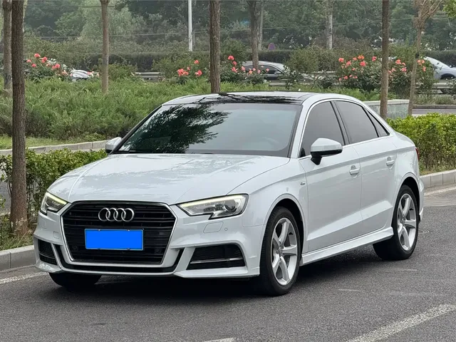 Audi A3 2018 30th Anniversary Limousine 35 TFSI Fashion