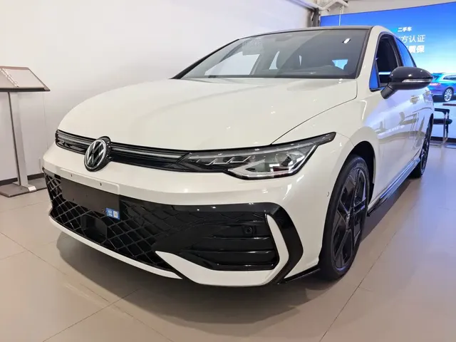 Volkswagen Golf 2025 300TSI R-Line