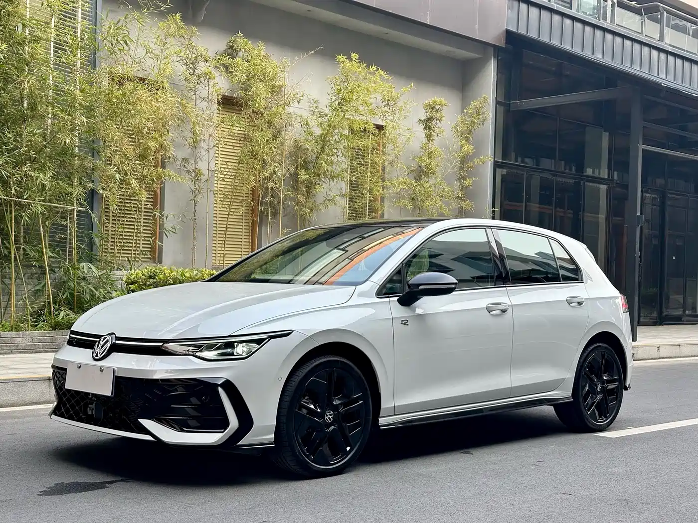 Volkswagen Golf 2025 300TSI R-Line