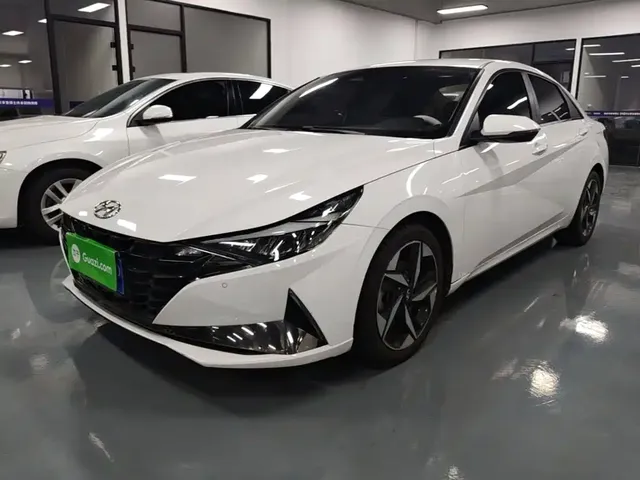 Hyundai Elantra 2021 1.5L CVT LUX Premium Edition