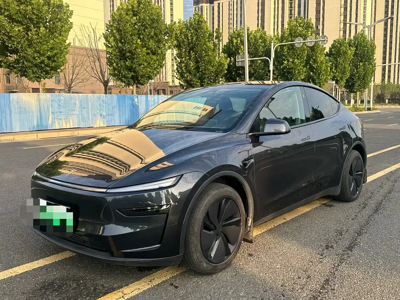 Tesla Model Y 2025 Rear-Wheel Drive