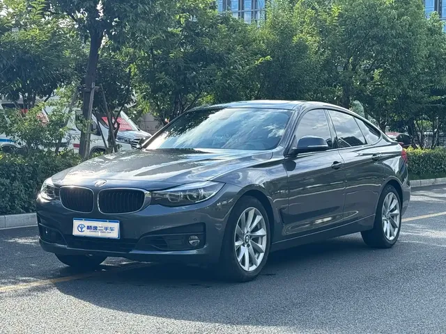 BMW 3 Series GT 2019 320i Fashion Model