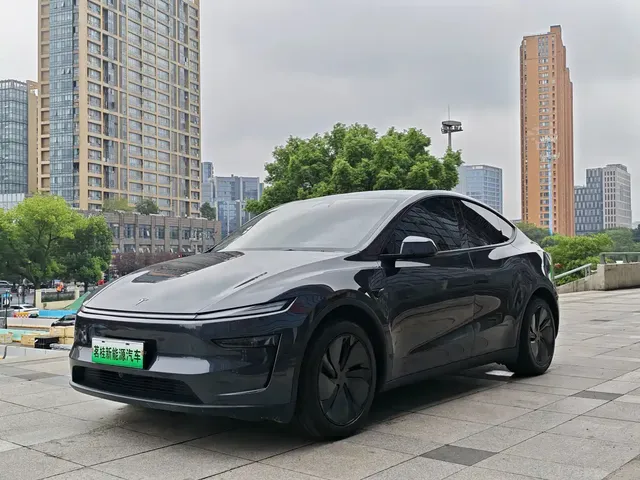 Tesla Model Y 2025 Rear-Wheel Drive