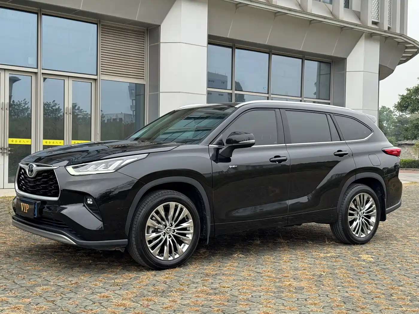 Toyota Highlander 2024 2.5L Smart Hybrid FWD Luxury 7-Seater