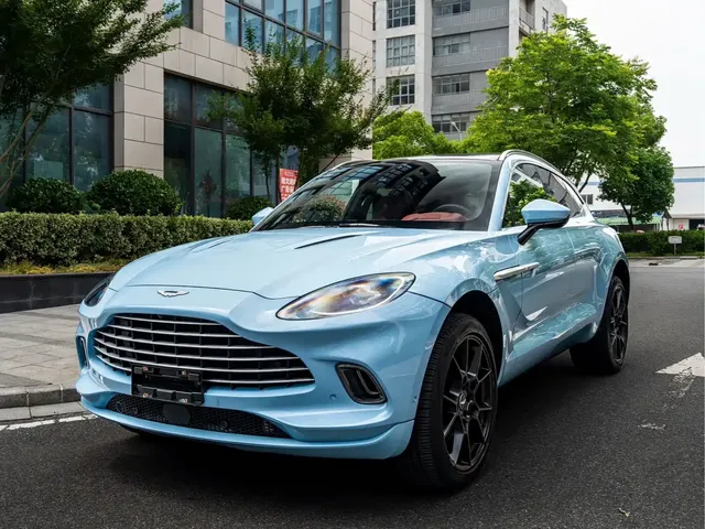 Aston Martin DBX 2022 4.0T V8