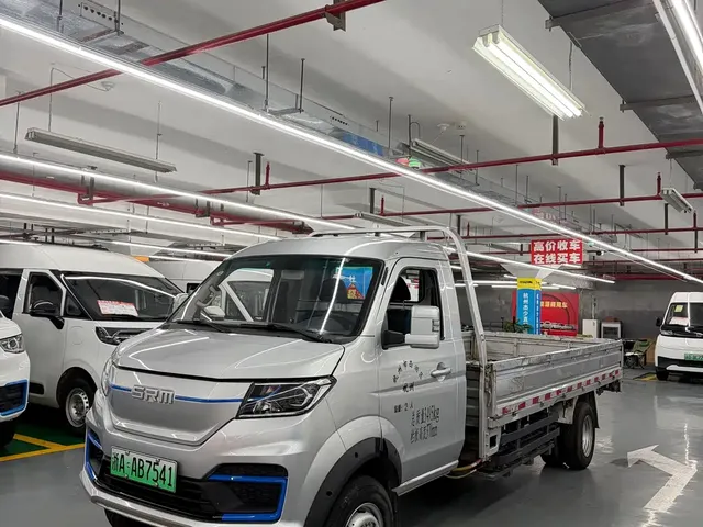 SRM Xinyuan T5L EV 2024 Model Urban Version 3.8m Flatbed Truck Standard 55.7kWh