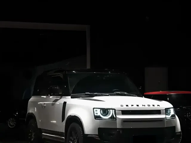 Land Rover Defender 2022 Model 90 3.0T P400 XS