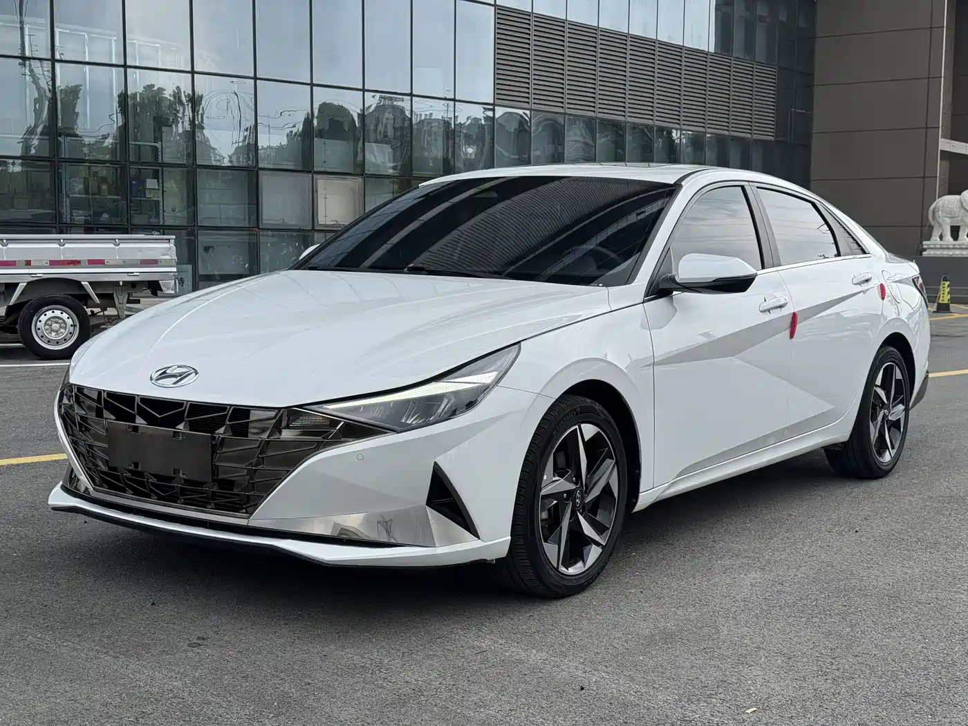 Hyundai Elantra 2021 240TGDi DCT LUX Premium Edition