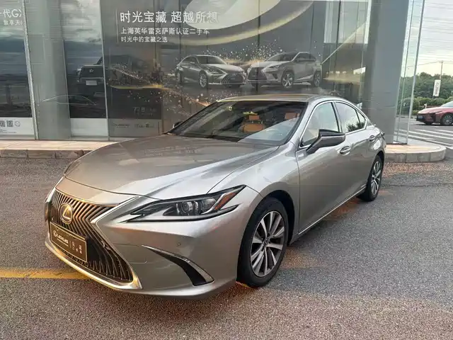 Lexus ES 2020 Model 300h Excellence Edition China V