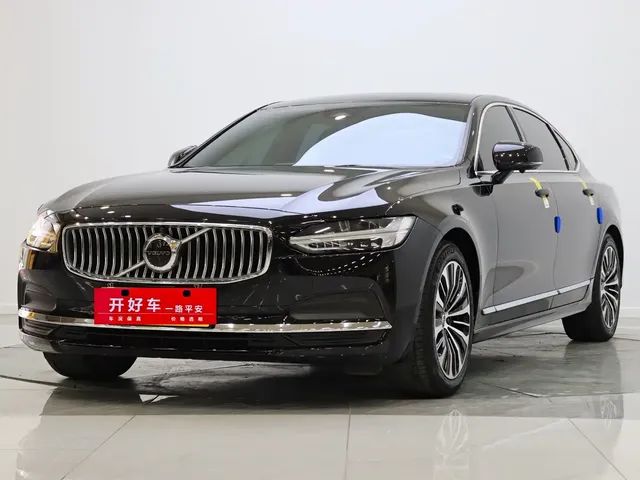 Volvo S90 2024 B5 Momentum Luxury Edition