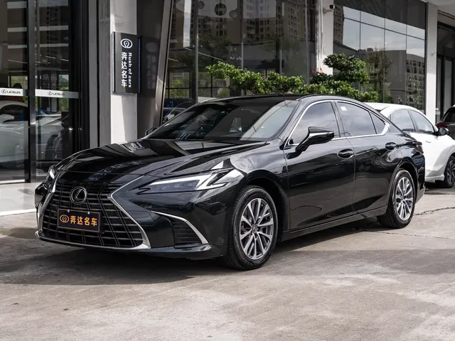 Lexus ES 2025 300h Ultimate Edition