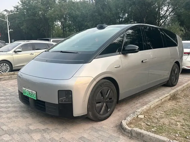 Li Auto MEGA 2024 Ultra