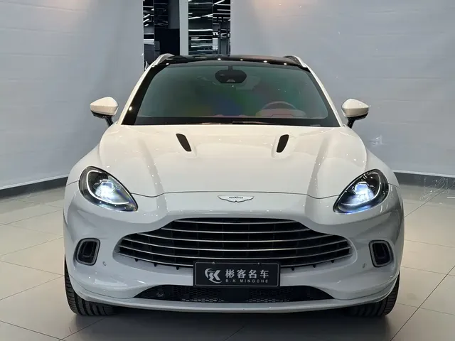 Aston Martin DBX 2022 3.0T STRAIGHT-SIX