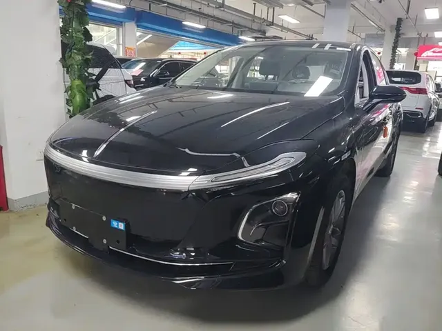 Hongqi E-QM5 2025 610km PLUS