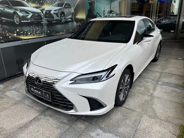 Lexus ES 2025 300h Premium Edition