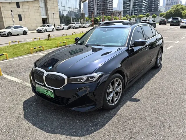 BMW i3 2025 eDrive 35 L