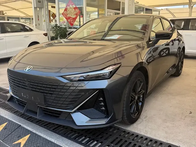 Changan UNI-V 2023 1.5T Luxury Edition