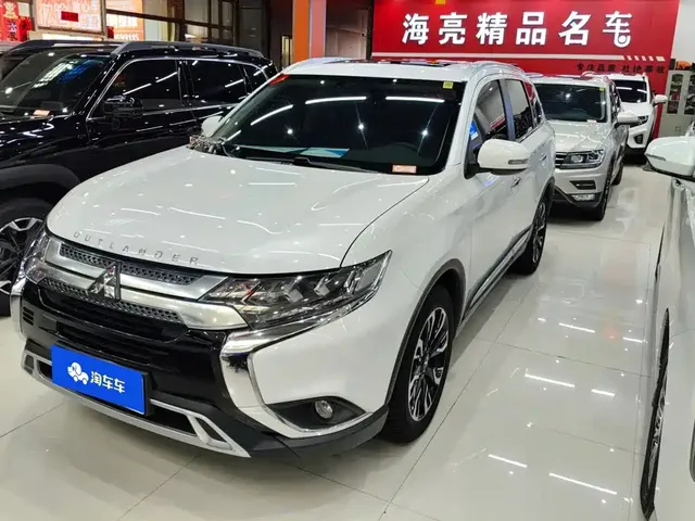 Mitsubishi Outlander 2020 2.4L 4WD Luxury 5-seater