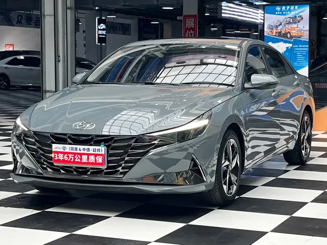 Hyundai Elantra 2022 1.5L CVT LUX Premium Edition