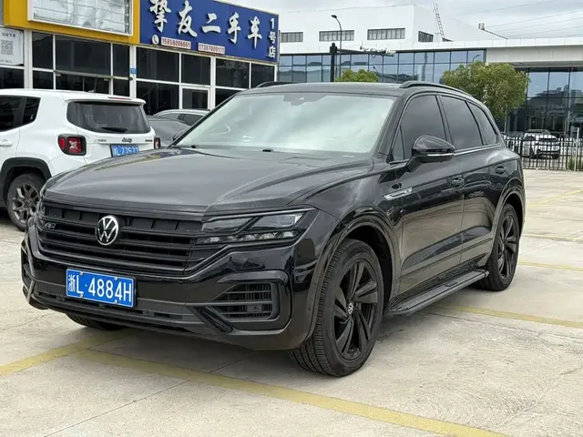Volkswagen Touareg 2021 3.0TSI Sharp Edition with Gloss Black Sports Package
