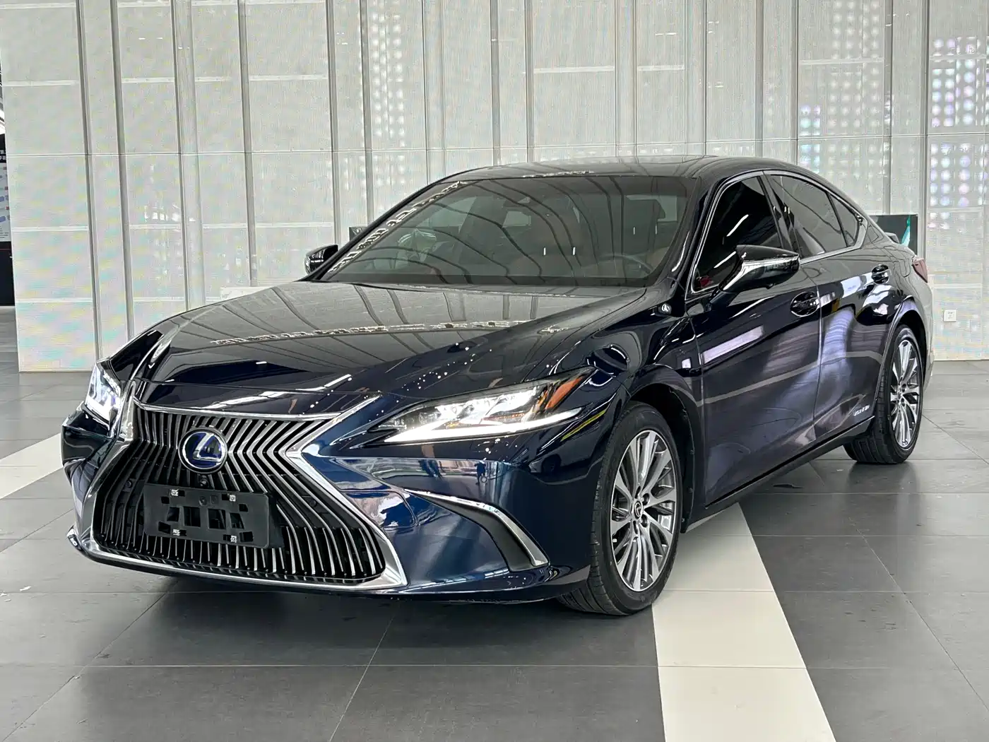Lexus ES 2021 300h Premium Edition