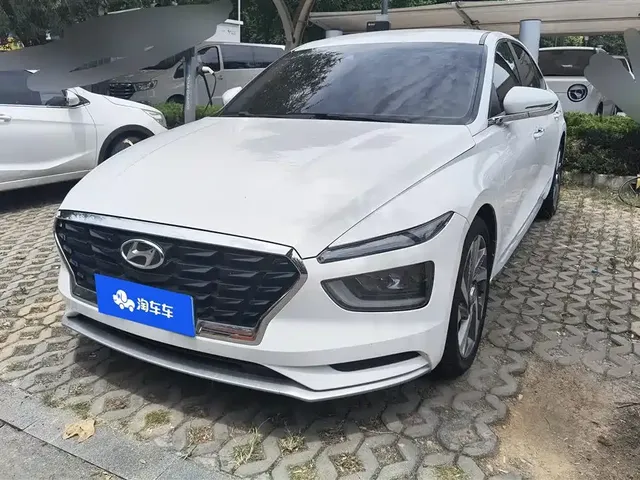Hyundai Mistra 2021 1.8L CVT LUX Premium
