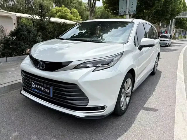 Toyota Sienna 2023 2.5L Hybrid Premium Edition