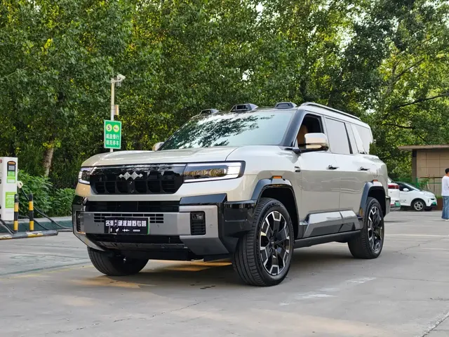 Fang Cheng Bao Leopard 8 2025 Zhiyong Flagship 6-Seater