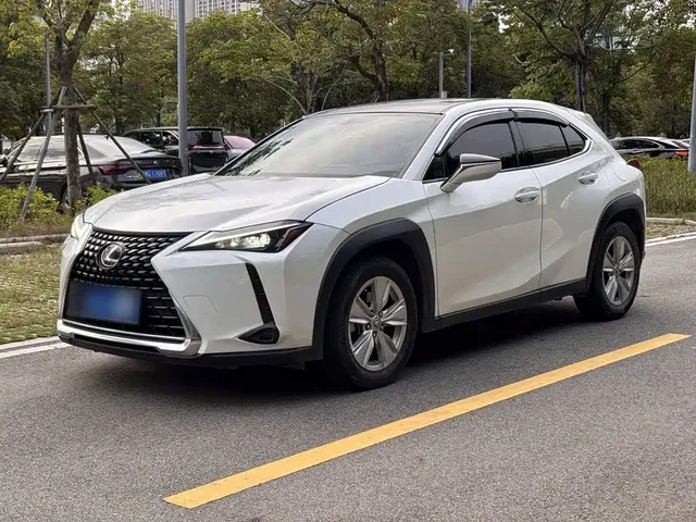 Lexus UX 2022 260h Cool Edition
