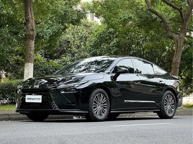 Lexus ES 2025 Model 300h Base Version