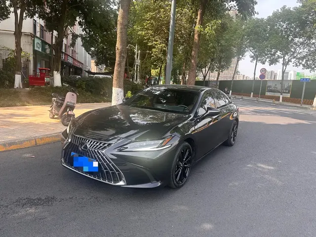 Lexus ES 2022 300h Ultimate Edition